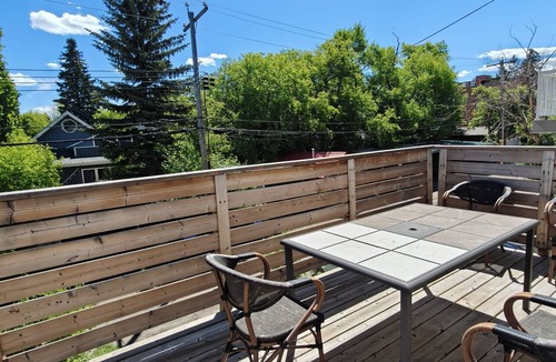 Connaught House | Steps to 17th Ave/Huge 7 bedrooms/6 bath house Near DT