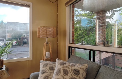 Connaught House | Steps to 17th Ave/Huge 7 bedrooms/6 bath house Near DT