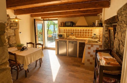 Castiglione dei Pepoli Apartment | Stone House in the Bolognese Apennines