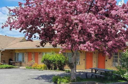 Ste Anne de Beaupre Apartment | Studio 4 | 2 Min Waterfront | BBQ & Fireplace