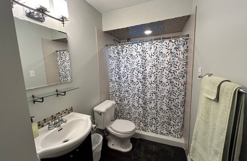 District of North Vancouver House | Studio Garden Suite