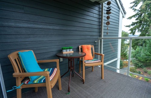 Regional District of Nanaimo Apartment | Studio, Pool, Beach, BBQ & Kayaks/Paddleboards