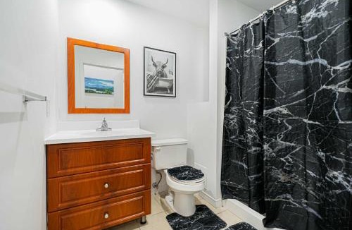 Mercier-Hochelaga-Maisonneuve Apartment | Studio tout équipe pour 2- Location par semaine- Parking gratuit