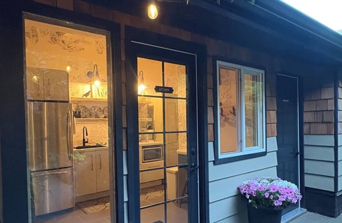 Chemainus Cabin | Stunning 1/2 Acre Park-Like Property. Professionally Designed & Decorated