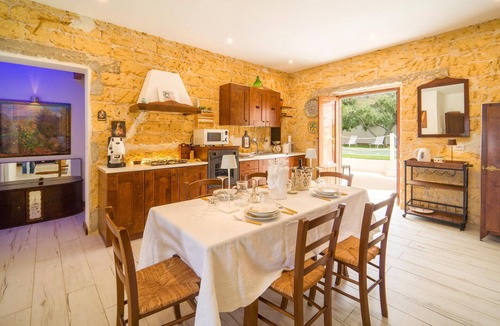 Cinisi House | Stunning home in Cinisi with WiFi