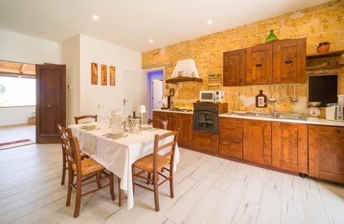 Cinisi House | Stunning home in Cinisi with WiFi