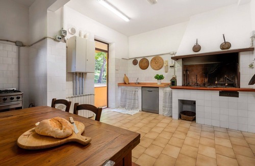 Chianni Villa | Stunning private villa for 12 guests with WIFI, private pool, TV, patio and pets allowed