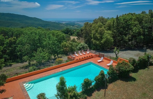 Chianni Villa | Stunning private villa for 12 guests with WIFI, private pool, TV, patio and pets allowed
