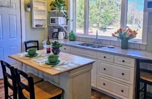 Prospect Bay Apartment | Stunning Lakefront Studio 25 mins to scenic Peggy's Cove and downtown Halifax.