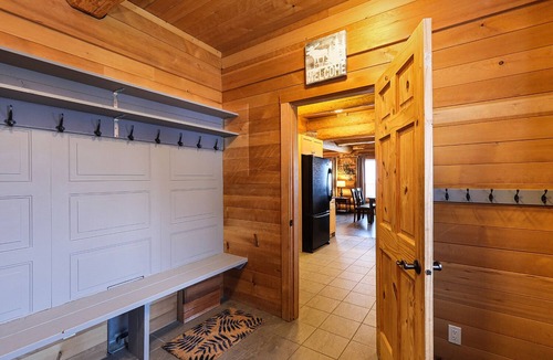 Courtenay Ski Chalet | Stunning Log Mount Washington Chalet with Breathtaking Views of Strathcona Park