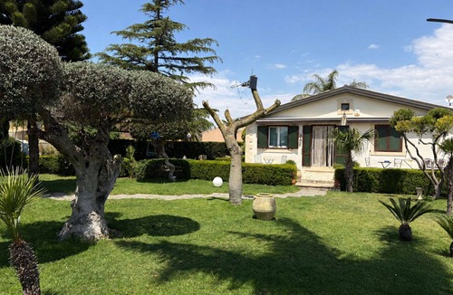 Chiaramonte Gulfi Villa | Stunning private villa for 6 people with WIFI, private pool, A/C, TV, patio and panoramic view