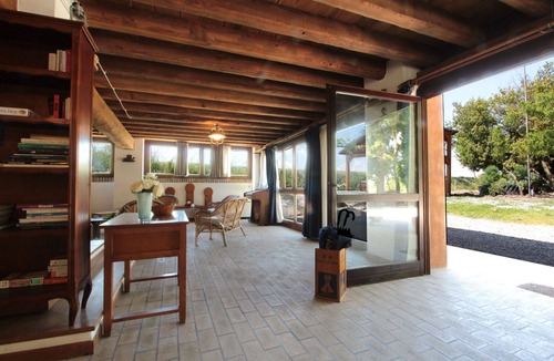 Ca'Noghera House | Stunning private villa for 6 people with WIFI, TV, patio and pets allowed
