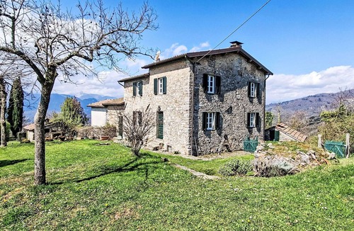 Barga Villa | Stunning private villa with WIFI, private pool, TV, terrace, pets allowed and panoramic view