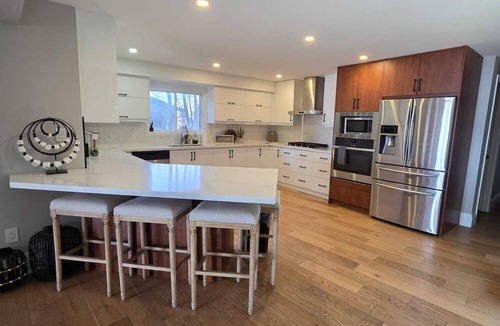 Innisfil House | Stunning private waterfront retreat