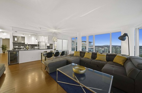 Crosstown Condo | Stunning SubPenthouse - 3Bed/2Ba DT w/Parking