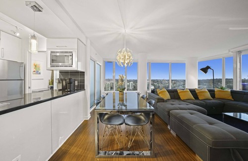 Crosstown Condo | Stunning SubPenthouse - 3Bed/2Ba DT w/Parking