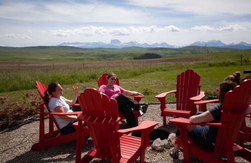 Cardston House | Stunning Views From This Beautiful Home in the Country! 30 min from Waterton.