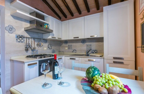 Monteroni d'Arbia House | Stunning villa for 4 guests with A/C, pool, WIFI, TV, patio, pets allowed and panoramic view