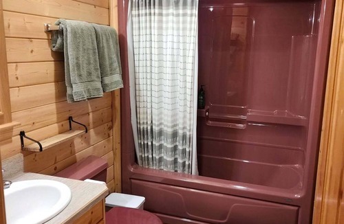 Central Alberta Cabin | Stunning Waterfront Lodge | Sleeps 16