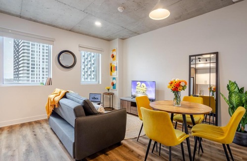 Shaughnessy Village Apartment | Stylish 1-BDR Apt in DT MTL – Prime Spot!