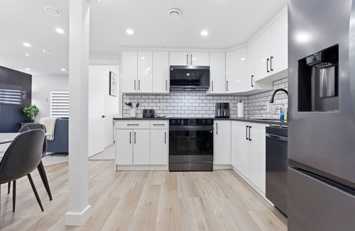 Calgary House | Stylish 2BR Basement Suite | 15 Mins to Airport