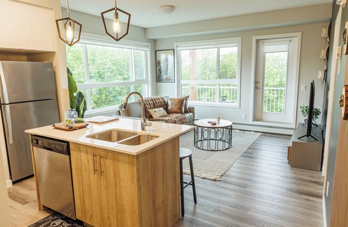Inglewood Condo | Stylish 2BR Retreat Near Parks&Paths 10-min DT/Zoo