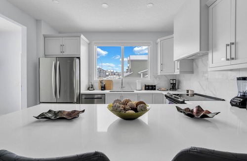 Calgary House | Stylish 4-Bedroom & Fireplace (Mainfloor Bedroom & Full Bathroom)