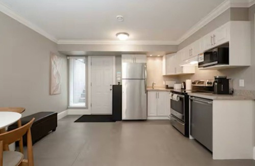 Kerrisdale House | Stylish Home in Vancouver’s West Side - Near YVR+DT