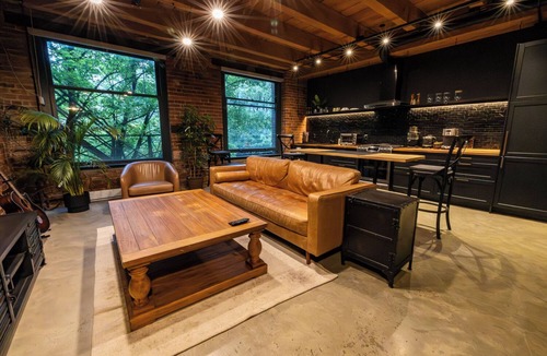 Chinatown Apartment | Stylish Industrial Loft Historic Gastown