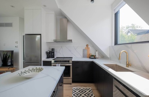 Riverdale Apartment | Stylish Laneway Suite in Riverdale