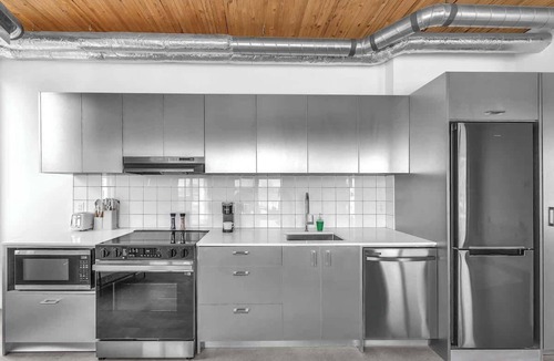 East Village Apartment | Stylish River View Suite, Sauna, Stampede Walk