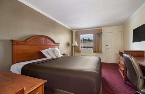 Florence Hotel | Suburban Studios Florence I-95