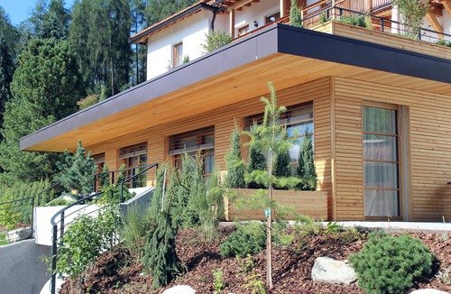 Brunico Apartment | Suite Peter/Im Winkl Großräumige Suite mit Direkten Zugang zum Garten