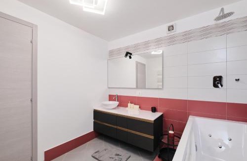 Camilluccia Apartment | Suite Pordoi Loft di Design con Jacuzzi By HÔTEA