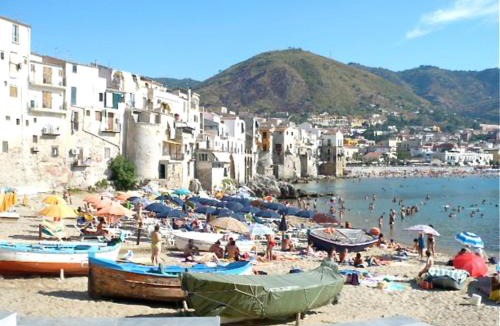 Campofelice di Roccella Apartment | Sul mare con spiaggetta privata vicino a Cefalù.
