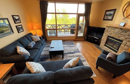 East Kootenay Condo | SullivanStone #19 - Golf - Ski - Hike - Chill - Private Hot Tub - Sleeps 12