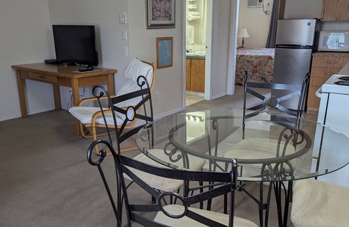 Okanagan-Similkameen Hotel | Summerland Motel