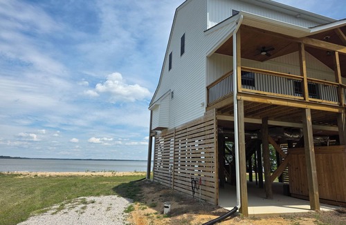 Spring Grove House | SUNKEN MEADOW BEACH ~ Private Beach, Sleeps 12