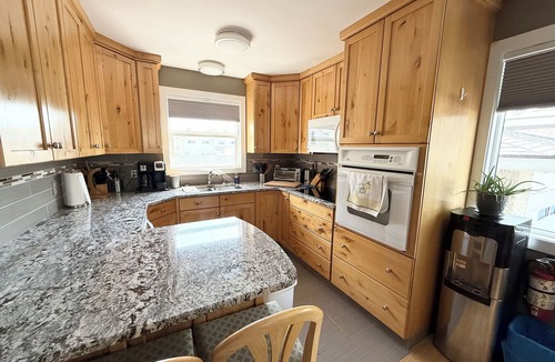 Coaldale House | Sunny Southern Alberta Oasis