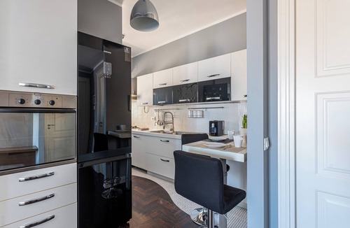 Palermo Apartment | Sunny Suite: the warmth of a finished, modern home for your family.