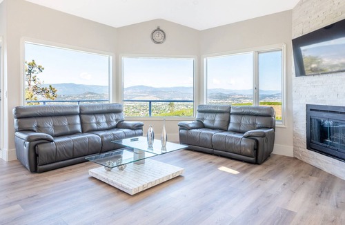 Toovey Heights House | Sunrise Sunburn Sunset Repeat
