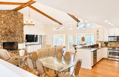 Terrell House | Sunset Pointe - Entertainers Dream with Amazing Lake Norman Views