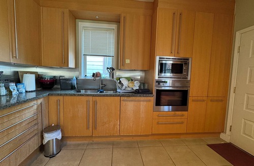 Oakridge House | Sunward Coast Westside Homestay