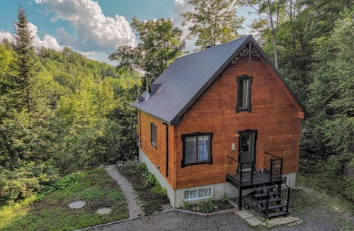 Entrelacs Ski Chalet | Super cute cedar chalet surrounded by the forest with access to water