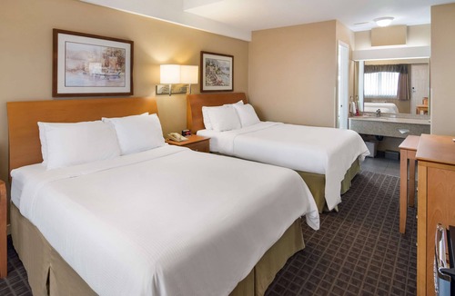 Pemberton Heights Hotel | SureStay Hotel by Best Western North Vancouver Capilano