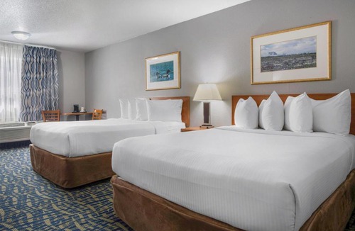 South Lethbridge Hotel | SureStay Plus Hotel by Best Western Lethbridge