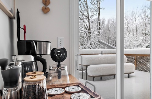 Sutton Ski Chalet | Sutton Mountain Chalet · Private Outdoor Spa · MTB & Hiking · 3BR · Sleeps 6