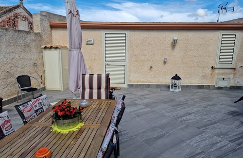 Parrinello Apartment | Swimming pool, kitesurfing. adjacent accommodations