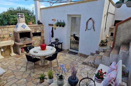 Parrinello Apartment | Swimming pool, kitesurfing, adjacent accommodations