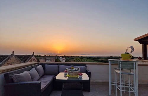 Parrinello Apartment | Swimming pool, kitesurfing, adjacent accommodations